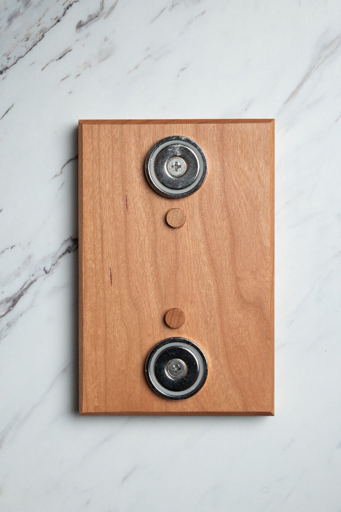 Premium Magnetic Wooden Wall Mount for Cast Iron Cookware